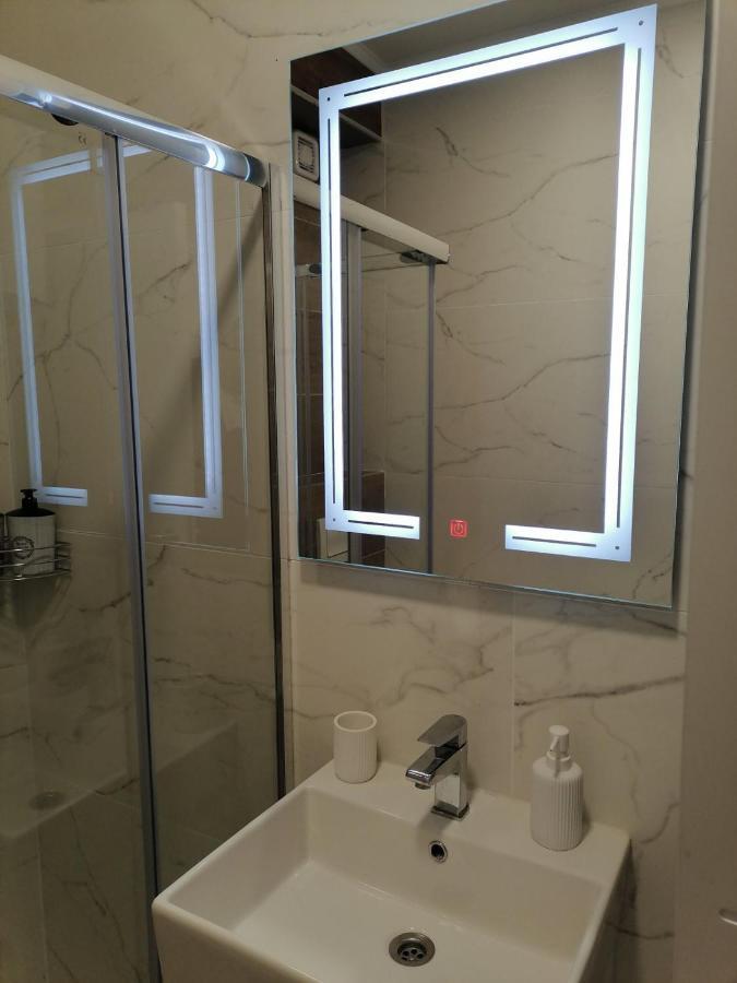 Spring Deluxe Apartment Novi Sad Bagian luar foto